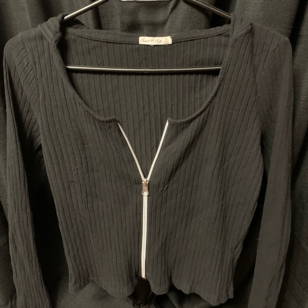 Black long sleeved zip up crop top